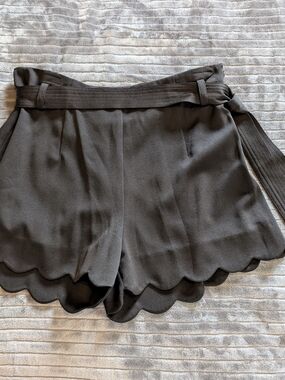 Black Scallop Hem Tie-Waist Women's Shorts